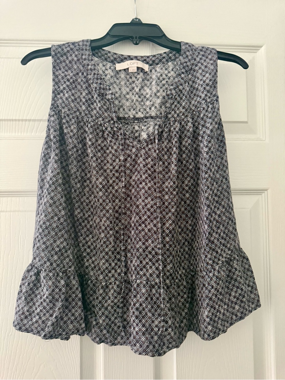 LOFT Sleeveless Peplum Blouse | Black & White Printed Ruffle Hem Top | P2P= 18